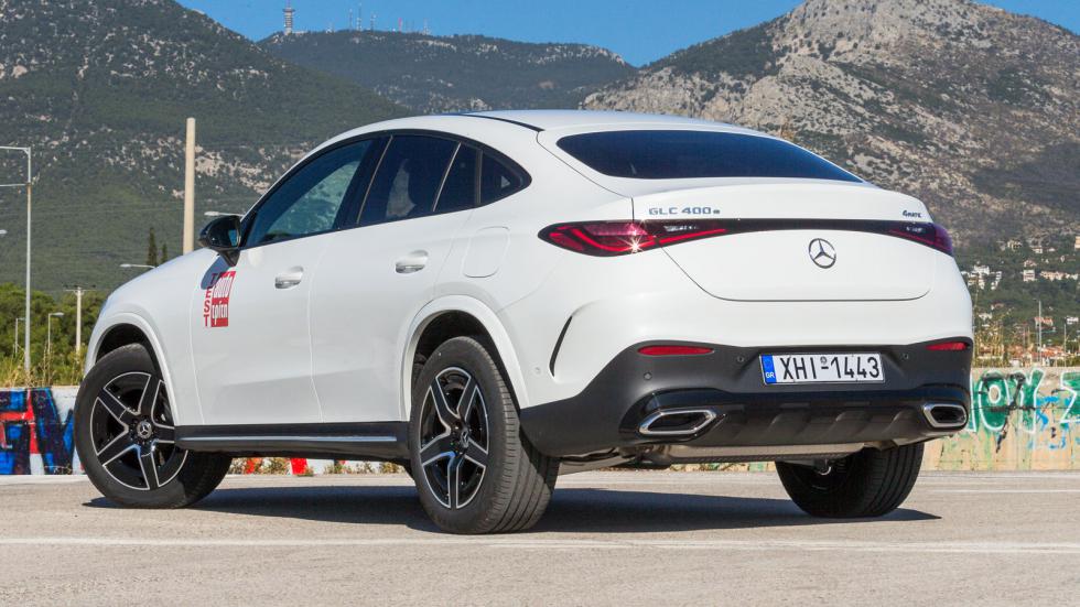 Ο συνδυασμός του έξτρα AMG πακέτου από κοινού με την coupe έκδοση αμαξώματος μπορεί να προσφέρει ακόμη πιο δυναμική εμφάνιση στην επιβλητική Mercedes GLC.