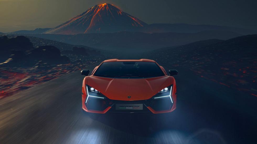Lamborghini V12: Το Revuelto κρατά ζωντανή την «υπογραφή» της μάρκας μετά το 2030