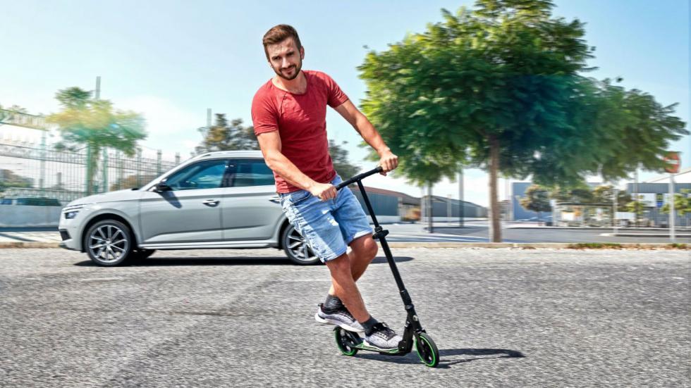 Το Skoda Scooter είναι ένα παραδοσιακό πατίνι.