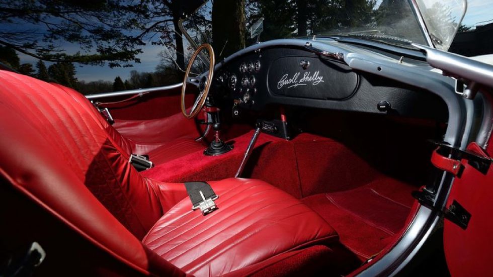 Η 289 Cobra Roadster αγοράστηκε καινούργια από την ιδρυτή της Mercury Marine, E.C. Kiekhaefer, ενώ κάποια στιγμή ήταν στην κατοχή του πρωταθλητή του NHRA (National Hot Rod Association), Bruce Larson.