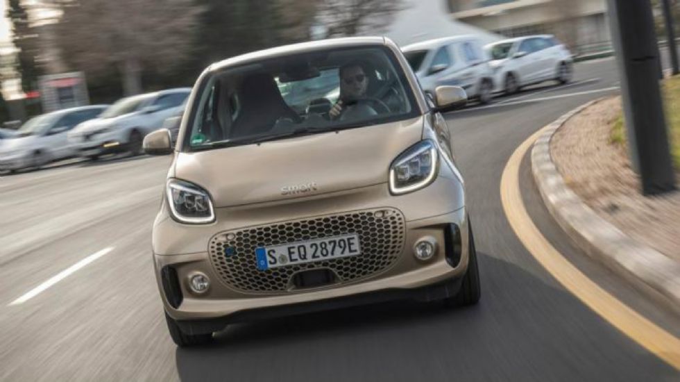 Η πόλη υποκλίνεται στο smart EQ fortwo