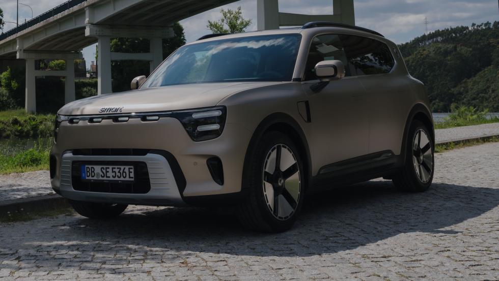 Το νέο smart #5, με μπαταρία 100 kWh και αυτονομία έως 620 χιλιόμετρα, διαθέτει περιπετειώδη σχεδίαση, τετρακίνηση και συνδυάζει την ώριμη τεχνολογία της Geely με τη σχεδιαστική ταυτότητα της Mercedes