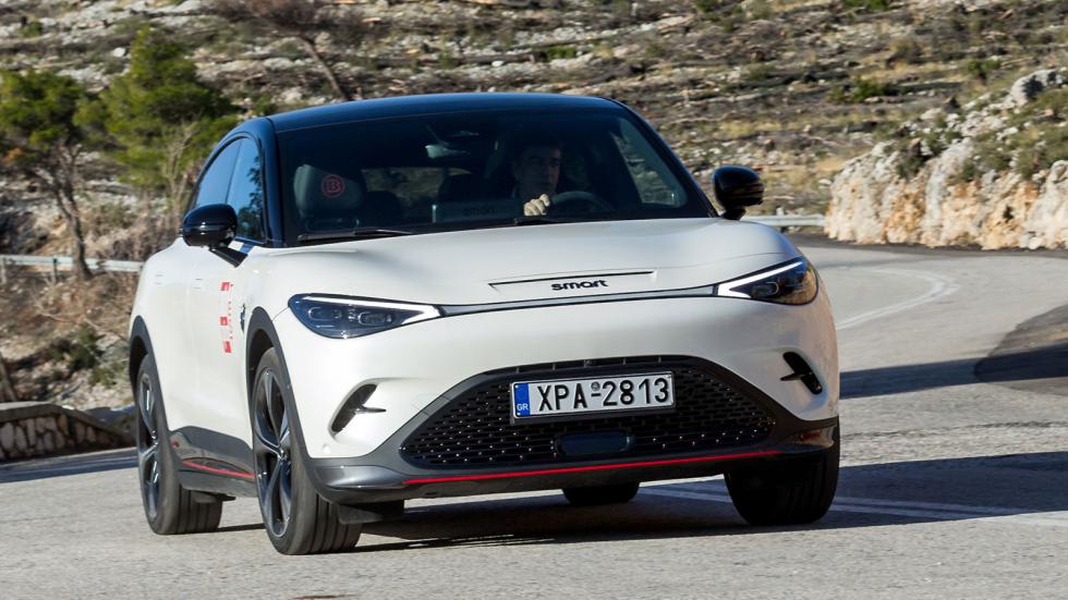 Μόλις 56 μ. ή 2,5 δλ. χρειάζεται το smart#3 Brabus για να πραγματοποιήσει μια τυπική προσπέραση.  