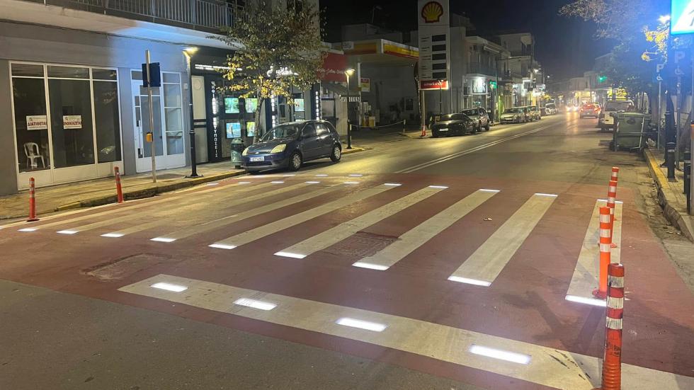 Έξυπνες φωτιζόμενες διαβάσεις: Κόστος πάνω από 20.000 ευρώ έκαστη - Πώς λειτουργούν;