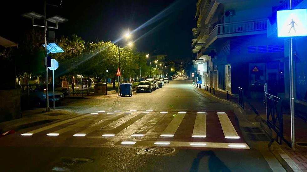 Έξυπνες φωτιζόμενες διαβάσεις: Κόστος πάνω από 20.000 ευρώ έκαστη - Πώς λειτουργούν;