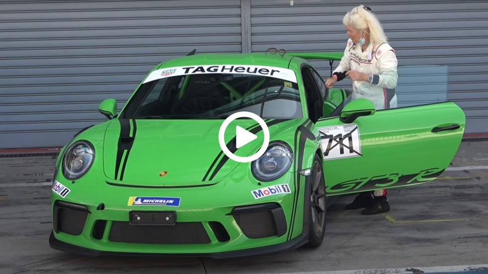 VIDEO: Super γιαγιά σαρώνει σε πίστα με Porsche 911 GT3 RS