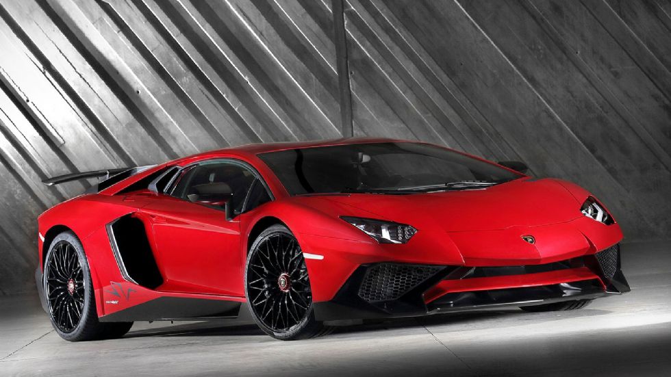 Στη Σαγκάη μάθαμε πως η τιμή της νέας Lamborghini Aventador LP 750-4 Superveloce ξεκινάει από τα 493.095 δολάρια, κάτι που ισοδυναμεί με 458.600 ευρώ.