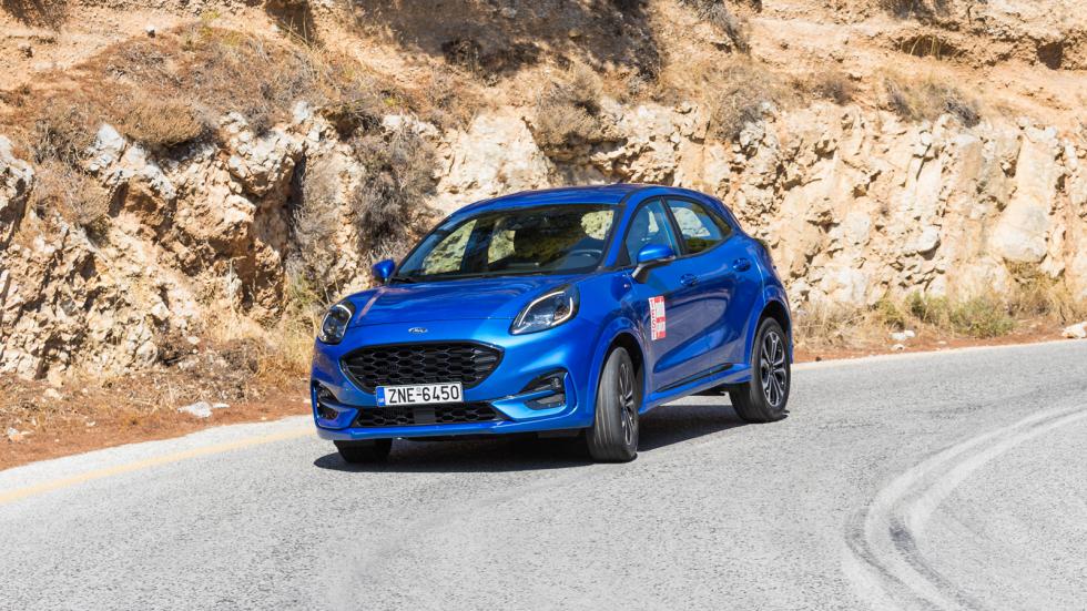 Από τα πιο εντυπωσιακά crossover της αγοράς είναι το Ford Puma με το φαρδύ, καμπυλωτό αμάξωμα, τους τονισμένους θόλους και τη μεγάλη γρίλια της μάσκας. 