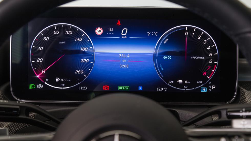 Mercedes C-Class Vs Tesla Model 3: Ποιο έχει καλύτερο εξοπλισμό;