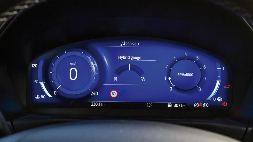 Στο Puma, ο ψηφιακός πίνακας οργάνων των 12,3 ιντσών έχει μπλε χρώμα, το οποίο διαφοροποιείται ανάλογα με το mode οδήγησης που έχει επιλεγεί.