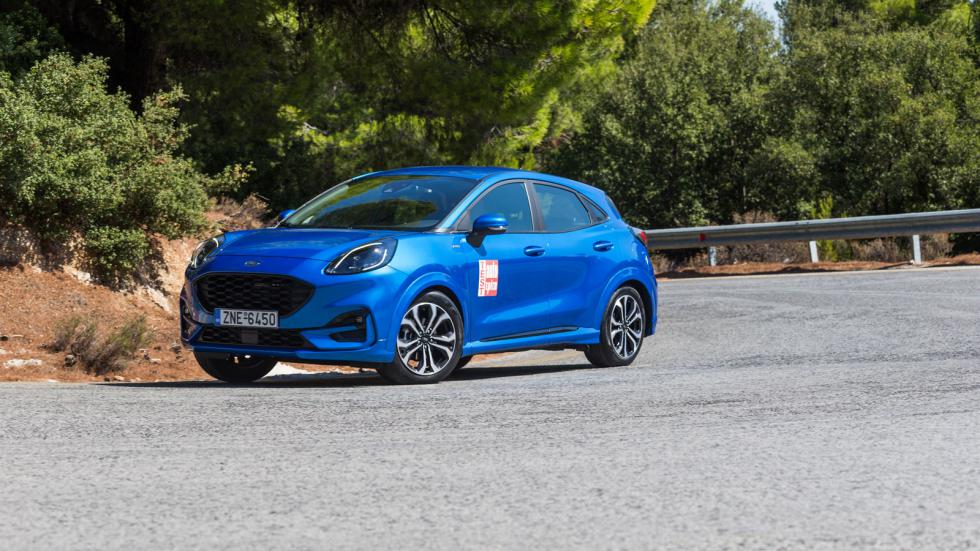 Αρκετά δυναμικό design έχει το Ford Puma με το φαρδύ, καμπυλωτό αμάξωμα, τους τονισμένους θόλους και τη μεγάλη γρίλια της μάσκας.