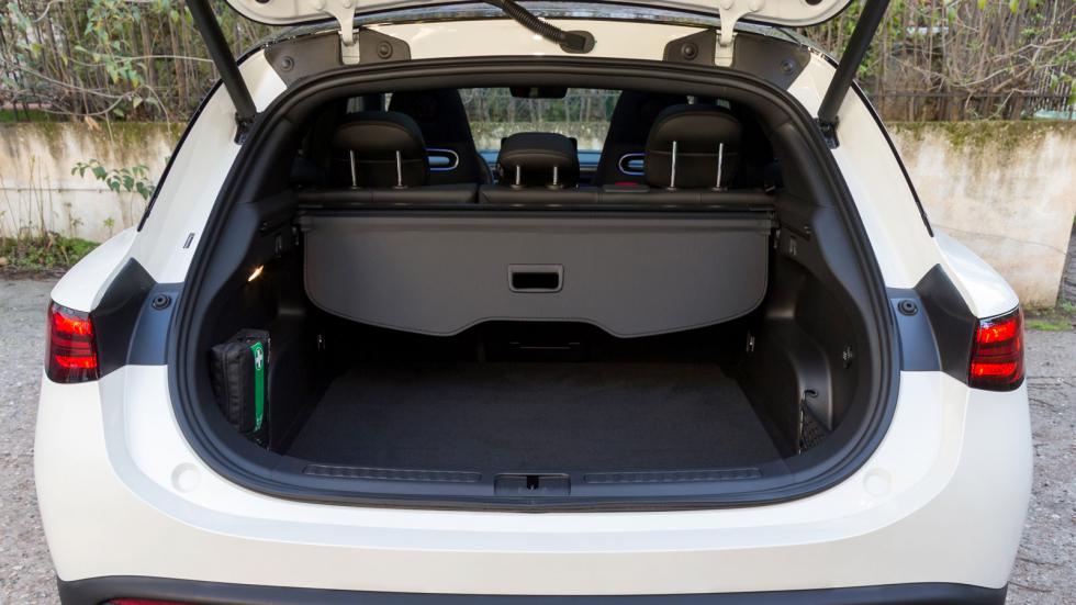 Σε σχέση με το Volvo EX30, το πορτ-μπαγκάζ του smart #3 χωράει έξτρα ένα μικρό σακ-βουαγιάζ και ένα backpack για laptop (συνολικά 52 λτ. μεγαλύτερο).