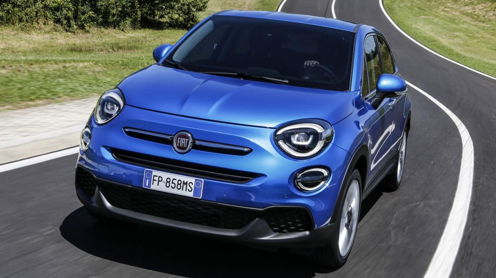 Ρετρό και μοντέρνο, το Fiat 500X ξεχωρίζει για την ιταλική φινέτσα και τα μεγάλα ωοειδή «μάτια» του.