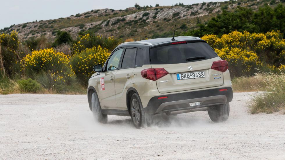 Τα 185 χλστ. απόστασης από το έδαφος στο Suzuki Vitara σε εμπνέουν εκτός δρόμου, σε κροκάλες και νεροφαγώματα.