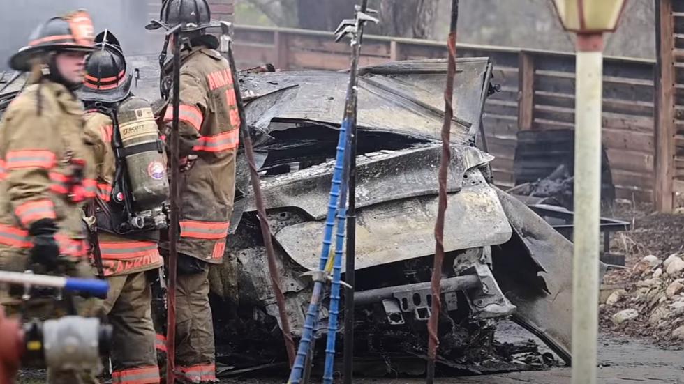 «Κάρβουνο» το Tesla Model 3.