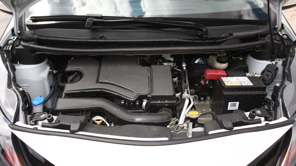 Ο 3κύλινδρος 1.000άρης κινητήρας του Aygo έχει προσανατολισμό… οικονομίας, παραμένοντας «ζωηρός» και πρόθυμος στο να ανεβάσει στροφές.