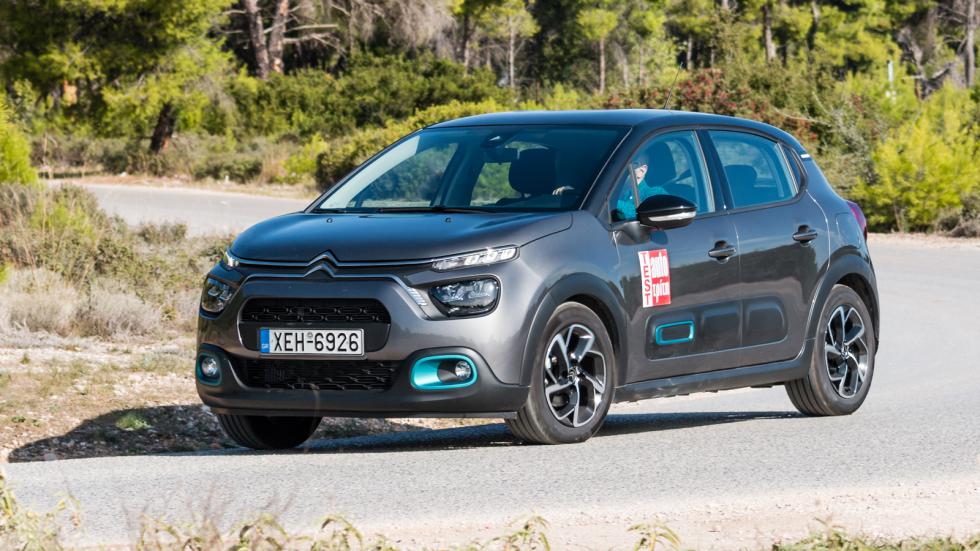 Το C3 με τα προαιρετικά airbumps ακολουθεί μια πιο design-άτη λογική έχοντας επενδύσει πολλά στη φινέτσα και στην εξατομίκευση. 
