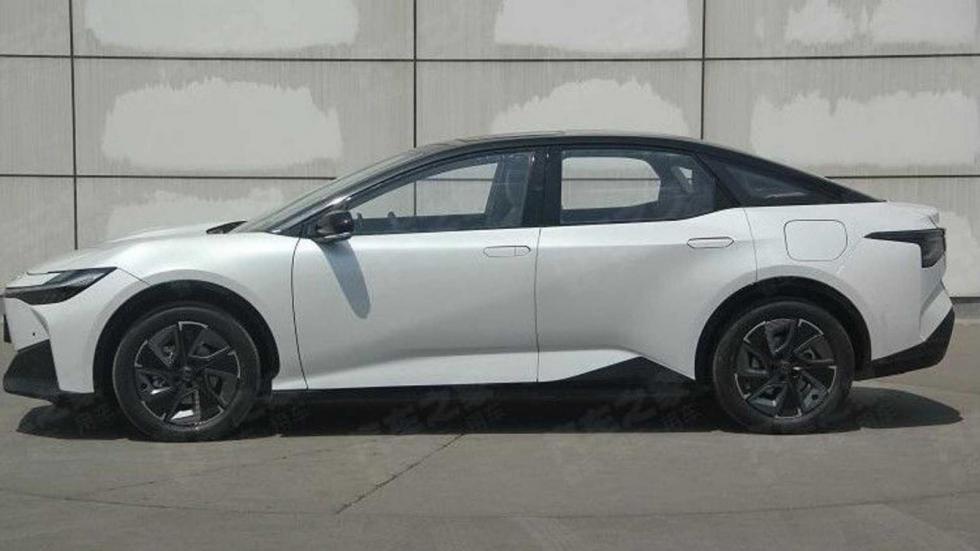 Toyota bZ3: To σεντάν που θέλει να γίνει ο εφιάλτης της Tesla