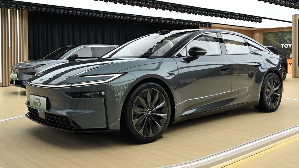 Toyota bZ7: Πρεμιέρα για την ηλεκτρική ναυαρχίδα των Ιαπώνων