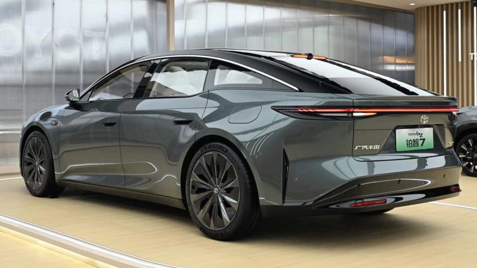 Toyota bZ7: Πρεμιέρα για την ηλεκτρική ναυαρχίδα των Ιαπώνων