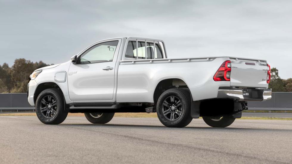 Toyota: «Συζητάμε αν θα κάνουμε ηλεκτρικό το Hilux»