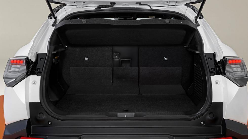 Το συρόμενο πίσω κάθισμα του Toyota Urban Cruiser προσφέρει είτε περισσότερο χώρο για τα πόδια είτε μεγαλύτερο πορτ-μπαγκάζ, όπως δηλαδή ισχύει και με το smart #1.