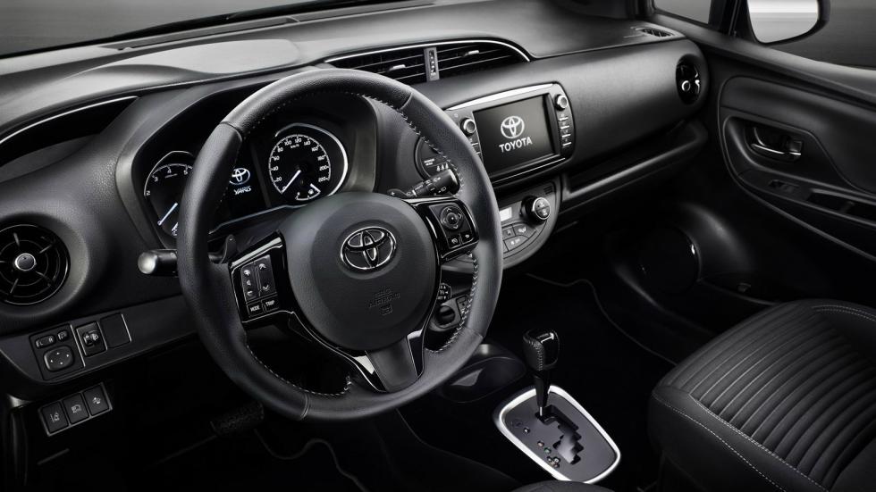 Φωτογραφίες από το εσωτερικό και το εξωτερικό του νέου Toyota Yaris για το 2017.