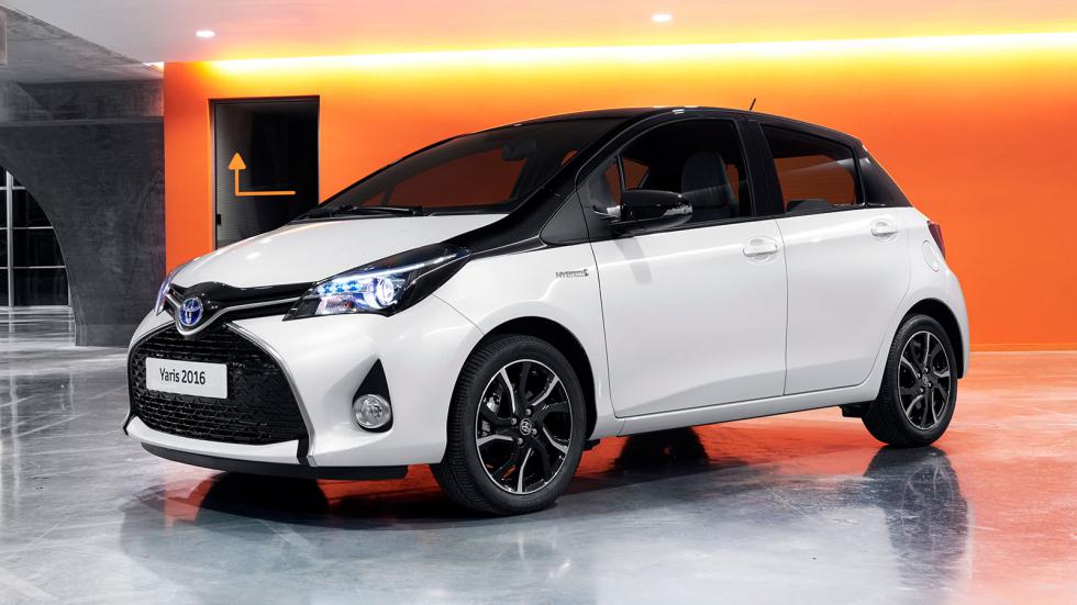 Κάθε γενιά του Yaris έφερνε και κάτι νέο και καινοτόμο στην κατηγορία του. Σημαντικότερη «στιγμή» του όμως είναι σίγουρα η πρώτη του υβριδική έκδοση που παρουσιάστηκε το 2012 στην τρίτη γενιά του μοντ