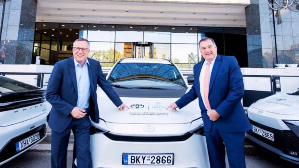 Το αμιγώς ηλεκτρικό Toyota bZ4X καλύπτει την πορεία της λαμπαδηδρομίας
