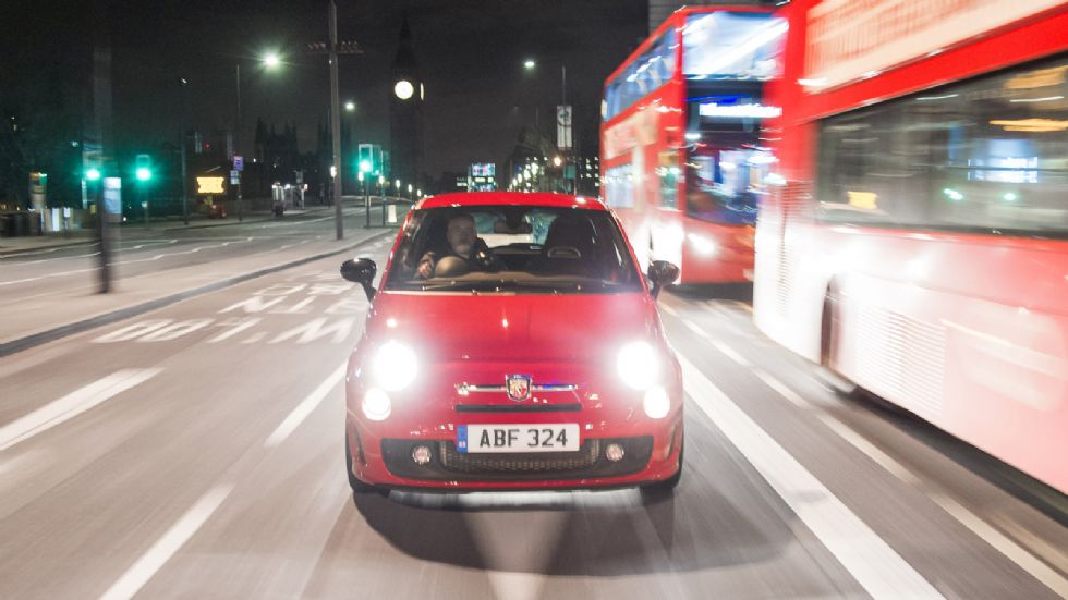 Δείτε την ιστορία του Abarth 595 Tricolore σε μια μικρού μήκους ταινία με τον τίτλο «The Real Italian Job».