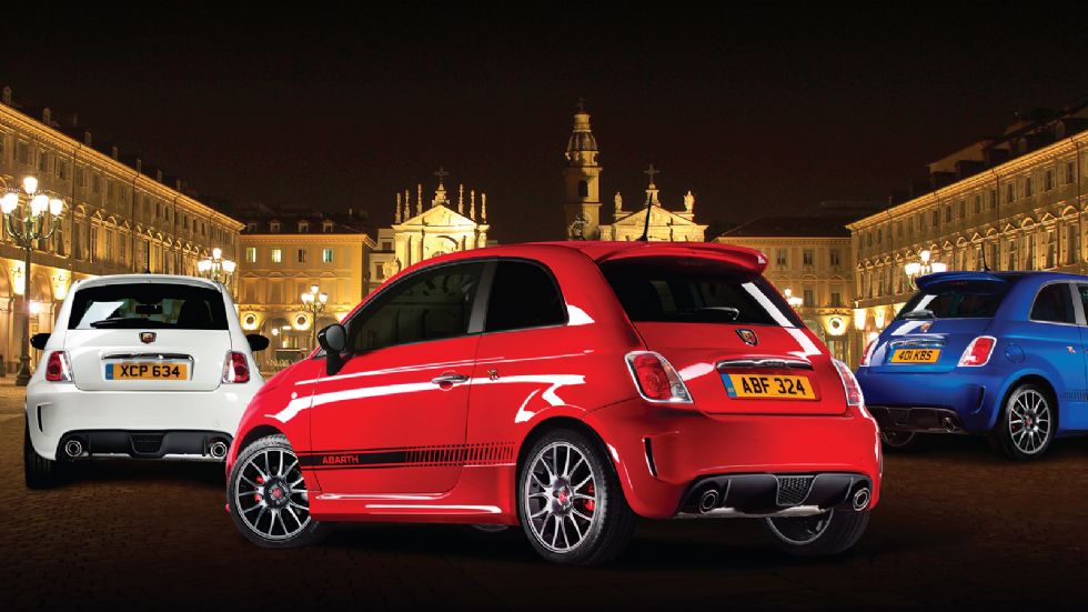 Μόλις 300 Abarth 595 Tricolore θα φτιαχτούν, όλα τους σε κόκκινο, άσπρο ή μπλε χρώμα. Θα διατεθούν αποκλειστικά στο Ην. Βασίλειο.