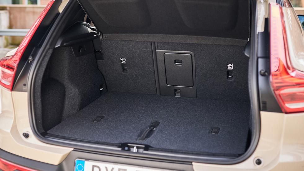 Volvo EX40 ή smart #3 και 8.000 ευρώ στην τσέπη; 