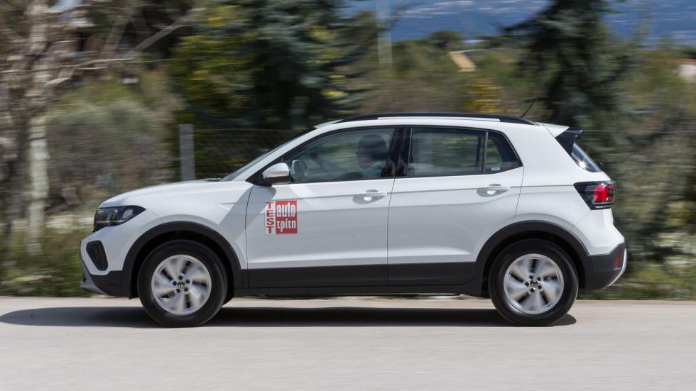 Στην πράξη και με τον 1,0 TSI των 95 ίππων θα κινηθείτε άνετα στις περισσότερες των αστικών μετακινήσεων με το T-Cross, όμως αν είστε φορτωμένος με 3 και πάνω άτομα ή αν κινείστε σε ανηφορικό επαρχιακ