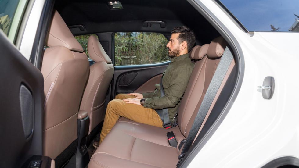 Tο Hyundai i10 είναι το κορυφαίο μίνι σε χώρους, σύμφωνα με τις μετρήσεις του AutoΤρίτη Test Center, συνυπολογίζοντας τον «αέρα» για τα πόδια, το κεφάλι, το φάρδος του πίσω καθίσματος καθώς και το χώρ