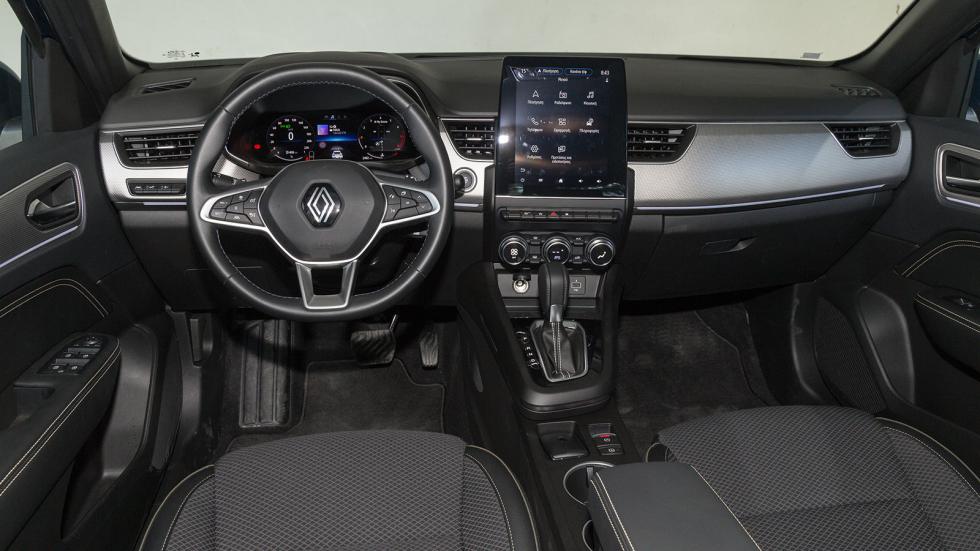 Το εσωτερικό του Renault Arkana επιδεικνύει προσεγμένη ποιότητα κατασκευής και συναρμολόγησης ενώ ξεχωρίζει για τον μεγάλο χώρο αποσκευών του. 