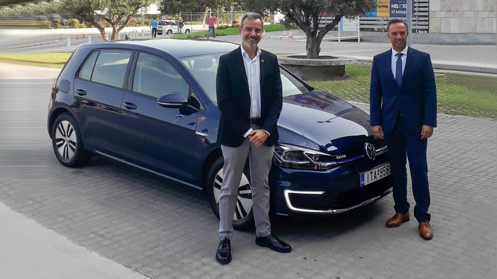 Αριστερά ο Δήμαρχος Θεσσαλονίκης, κ. Κωνσταντίνος Ζέρβας, και δεξιά ο Διευθυντής Πωλήσεων και Marketing της Kosmocar-Volkswagen, κ. Θανάσης Κονιστής.