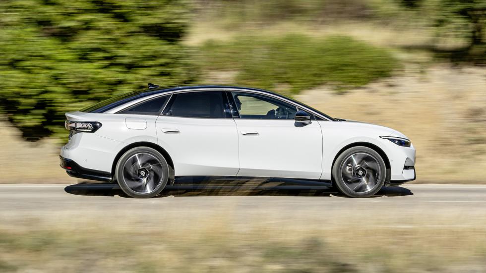 Νέο VW ID.7: Τα 5 πράγματα στον εξοπλισμό που το κάνουν ξεχωριστό