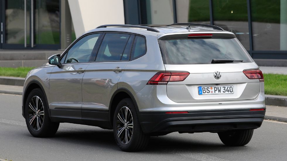 Το νέο Tiguan LWB θα προσφέρεται με τα μηχανικά σύνολα του πενταθέσιου μοντέλου.