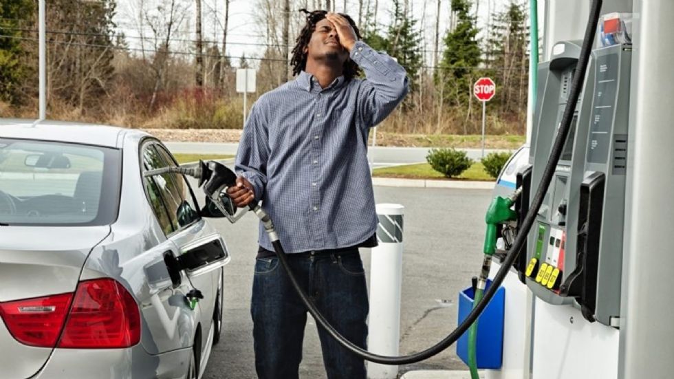 O λανθασμένος ανεφοδιασμός καυσίμου στο βενζινάδικο μπορεί να επιφέρει ιδιαίτερο πονοκέφαλο στον ιδιοκτήτη του αυτοκινήτου, αλλά και προβλήματα.