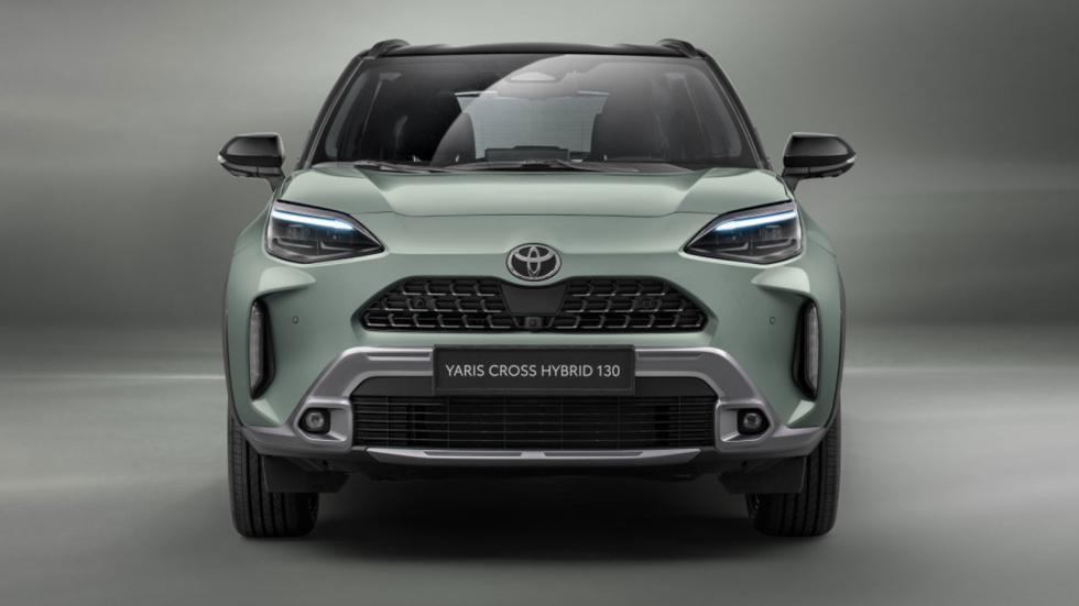 Το Toyota Yaris Cross ξεχωρίζει για την οικονομία καυσίμου που επιτυγχάνει μέσω της υβριδικής του τεχνολογίας, ενώ προσφέρεται σε εκδόσεις με 116 ή 130 ίππους αλλά και με τετρακίνηση.