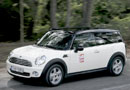 mini clubman - Το Mini Clubman διευρύνει την γκάμα του Mini και αναβιώνει με τη σειρά του τα Mini-van και τα στέισον Morris Mini Traveller ή Austin Seven Countryman του 1960.
 Σε επίπεδο οδικής συμπεριφοράς, το Clubman δε διαφέρει σε σχέση με τα υπόλοιπα Mini, παραμένοντας πολύ ευχάριστο και ιδιαίτερα ασφαλές.
