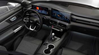 Hi-tech με δύο μεγάλες οθόνες η «βασική» νέα Ford Mustang