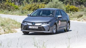 : Toyota Corolla 1,8 Hybrid Sedan