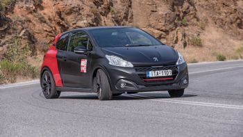 : Peugeot 208 GTi by Peugeot Sport