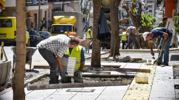 Δήμος Αθηναίων: Ανακατασκευάζονται 410 πεζοδρόμια στο κέντρο