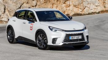 ������ Lexus LBX Hybrid 4X2: Premium, full hybrid ��� ������