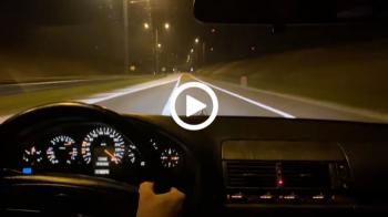 Video: Ανεγκέφαλος τελικιάζει S-Class με V12 σε επαρχιακό