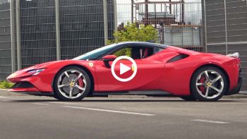 Τι δουλειά έχει μια Ferrari SF90 Stradale στο σπίτι της Lamborghini; 