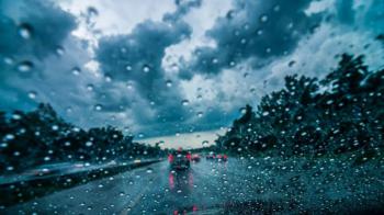 Οι «χρυσοί» κανόνες για ασφαλή οδήγηση στη βροχή, από την Generali