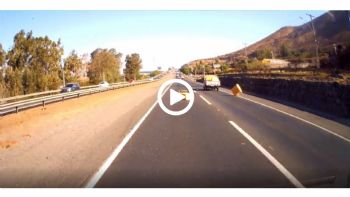 VIDEO: Του έφυγε το φορτίο στη μέση του δρόμου